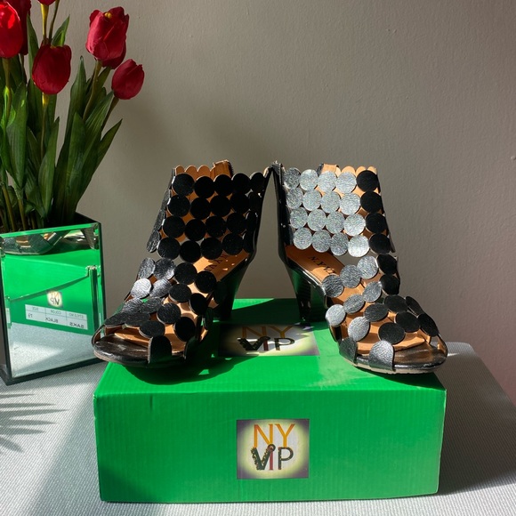 NY VIP Saks Booties - Picture 3 of 5